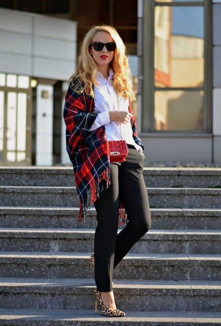 Que porter avec un sac rouge en automne et au printemps