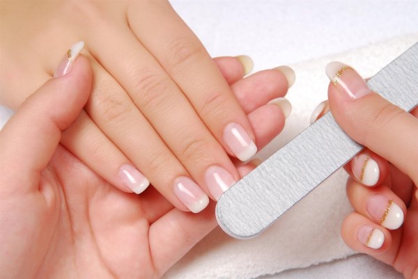 Como aplicar o esmalte em gel em casa. Instrução, vídeo com lâmpada, sem, esfregando, strass