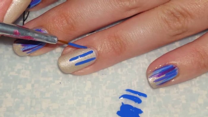 Como aplicar corretamente o glitter no polonês de gel. Vídeo. Instruções passo a passo