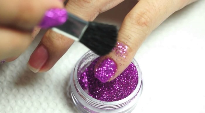 Comment appliquer le vernis gel à la maison. Instruction, vidéo avec lampe, sans, frottement, strass