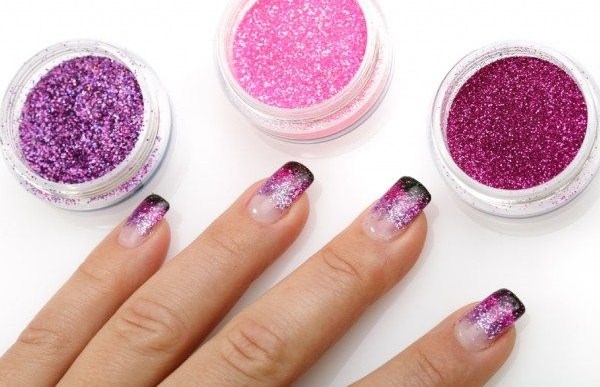 Como aplicar corretamente o glitter no polonês de gel. Vídeo. Instruções passo a passo