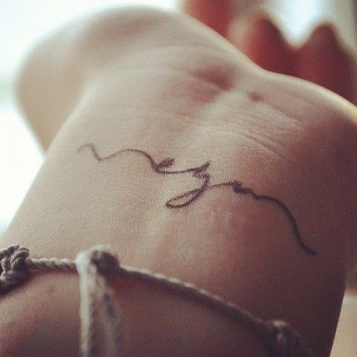 Tatuagens para meninas no braço e seu significado. Fotos, esboços, lindos, pequenos, inscrições