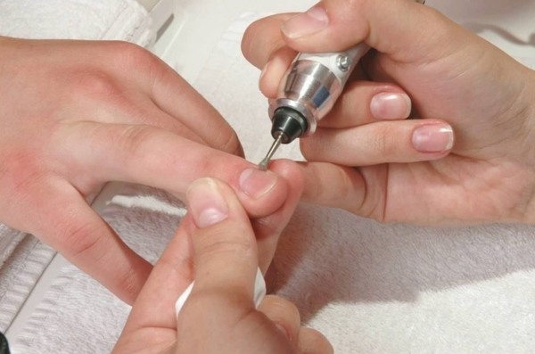 O aparelho para manicure e pedicure profissional, o que é melhor, pra usar em casa