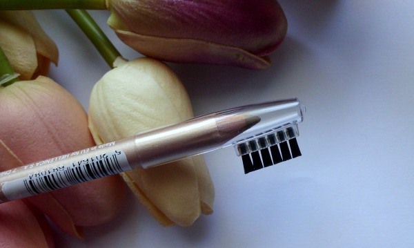 Crayon à sourcils. Meilleur achat: sourcils, sourcils, Maybelline, Eva. Peignez correctement les sourcils par étapes, photo