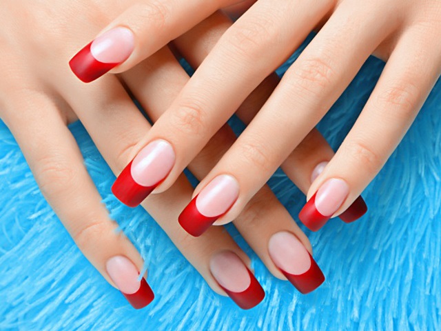 Manicure vermelha. Desenho de unhas em vermelho com verniz gel. Ideias, fotos, desenhos