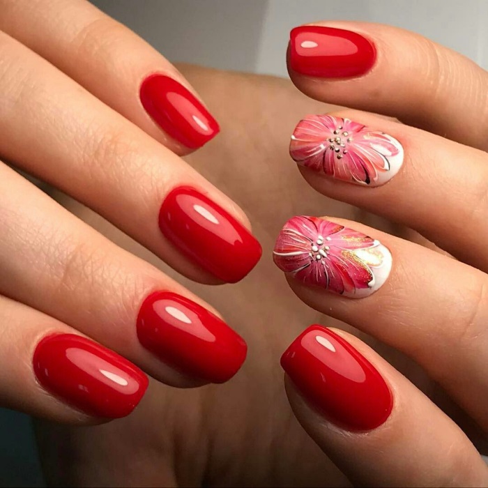 Manicure vermelha. Desenho de unhas em vermelho com verniz gel. Ideias, fotos, desenhos