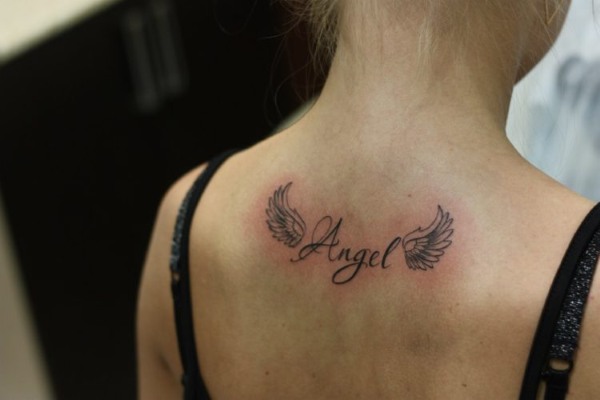 Tattoo Wings (aripă) pe spate - adică pentru fete și bărbați. O fotografie