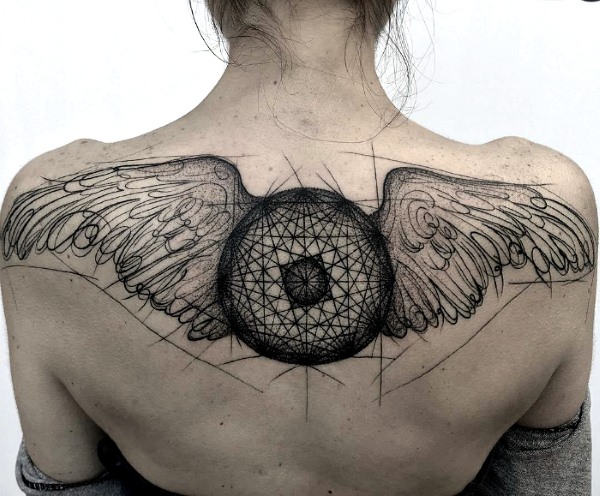 Tattoo Wings (aripă) pe spate - adică pentru fete și bărbați. O fotografie