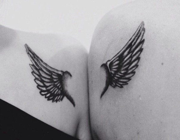 Tattoo Wings (aripă) pe spate - adică pentru fete și bărbați. O fotografie