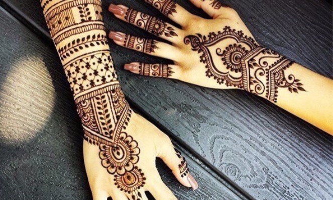 Tatuagem de hena (mehendi) no braço - desenhos pequenos e leves. Quanto tempo dura a tatuagem? Preço. Uma foto