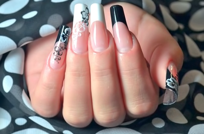 Design de unhas francês - notícias e fotos. Idéias de desenho, com polidor de gel brilhante, strass, brilhos, controles deslizantes, listras