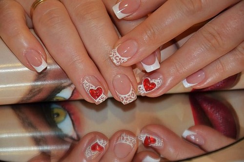 Design de unhas francês - notícias e fotos. Idéias de desenho, com polidor de gel brilhante, strass, brilhos, controles deslizantes, listras