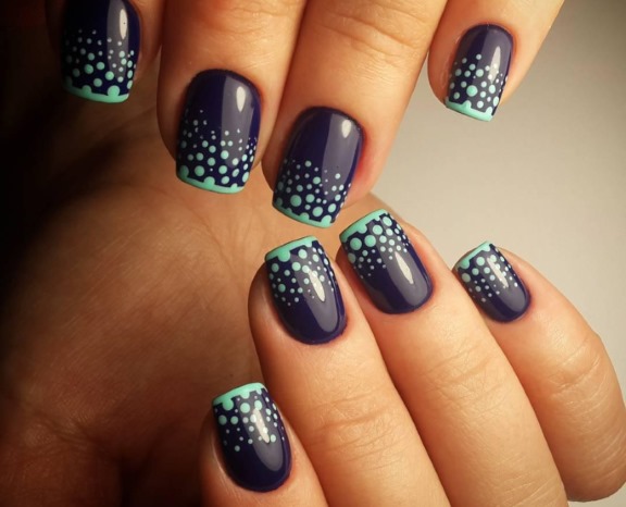 Design de unhas francês - notícias e fotos. Idéias de desenho, com polidor de gel brilhante, strass, brilhos, controles deslizantes, listras