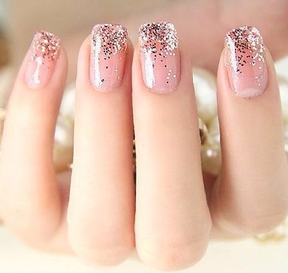 Design de unhas francês - notícias e fotos. Idéias de desenho, com polidor de gel brilhante, strass, brilhos, controles deslizantes, listras