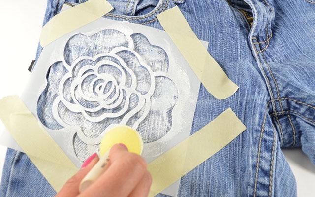 Como tingir jeans de azul ou preto em casa. Instruções passo a passo com foto