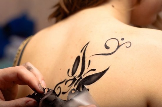 Comment faire un tatouage temporaire à la maison. Instructions pas à pas avec photos