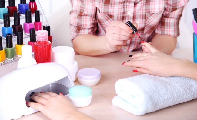 As melhores lâmpadas para secar unhas para manicure, goma laca: tabletop, ultravioleta, Led, como usar