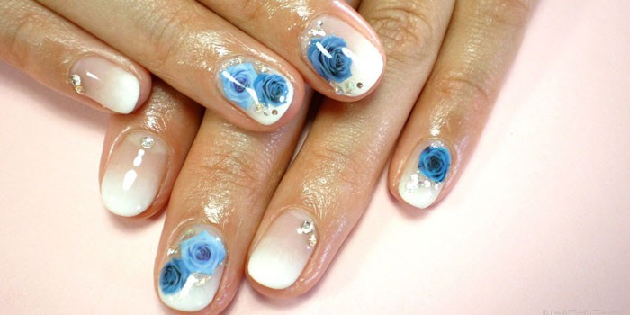 Manicure monocromática 2024. Novidades fotográficas para unhas curtas, ideias com strass, brilhos