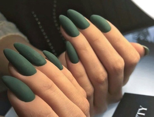 Manicure monocromática 2024. Novidades fotográficas para unhas curtas, ideias com strass, brilhos