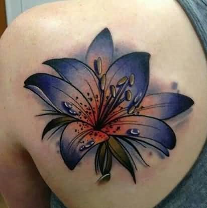 Tatuagens para meninas nas costas com desenhos e fotos: inscrições populares com significados e tradução, asas e pequenos desenhos