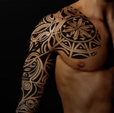 Tatouages ​​pour hommes sur l'épaule: motifs slaves, celtiques, inscriptions, avec un sentiment de force et de bonté, noir et blanc et couleur