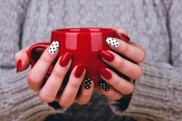 Desenho de unhas vermelho e branco: foto, tecnologia, como aplicar passo a passo para iniciantes. Ideias de design, novos itens