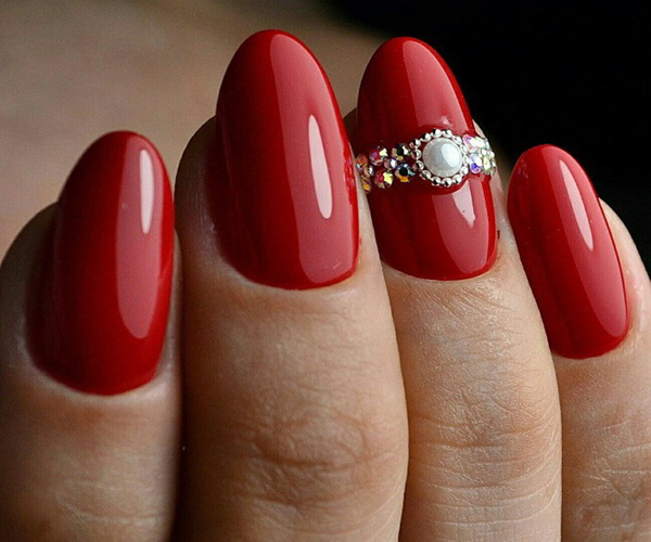 Desenho de unhas vermelho e branco: foto, tecnologia, como aplicar passo a passo para iniciantes. Ideias de design, novos itens