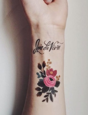 Tatuagem no pulso para meninas. Fotos, esboços, inscrições com tradução, para sucesso e sorte, flores, árvore da vida. O significado das tatuagens