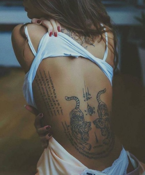 Inscripții pentru tatuaje pentru fete - cu sens, în latină cu traducere, stiluri frumoase, schițe, fotografii