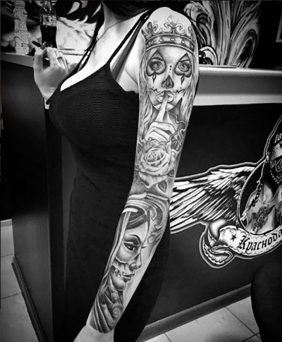 Tatouages ​​sur manches pour filles: noir et blanc, couleur, espace, biomécanique, Japon, Polynésie, dragon, forêt, fleurs, Chicano, loup, vieille école, samouraï. Combien ça coûte pour se faire tatouer