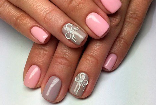 Manicure cinza-rosa. Fotos, novidades. Tendências de design de moda em 2024: francês, com brilhos, strass, gradiente, goma-laca, listras