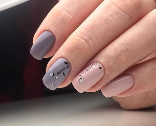 Manicure cinza-rosa. Fotos, novidades. Tendências de design de moda em 2024: francês, com brilhos, strass, gradiente, goma-laca, listras