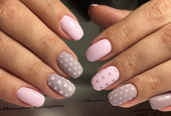 Manicure cinza-rosa. Fotos, novidades. Tendências de design de moda em 2024: francês, com glitter, strass, gradiente, goma laca, listras