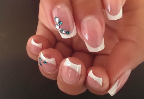 Manicure francesa com strass. Foto, tendências de design da moda. Como fazer goma-laca e polimento em gel