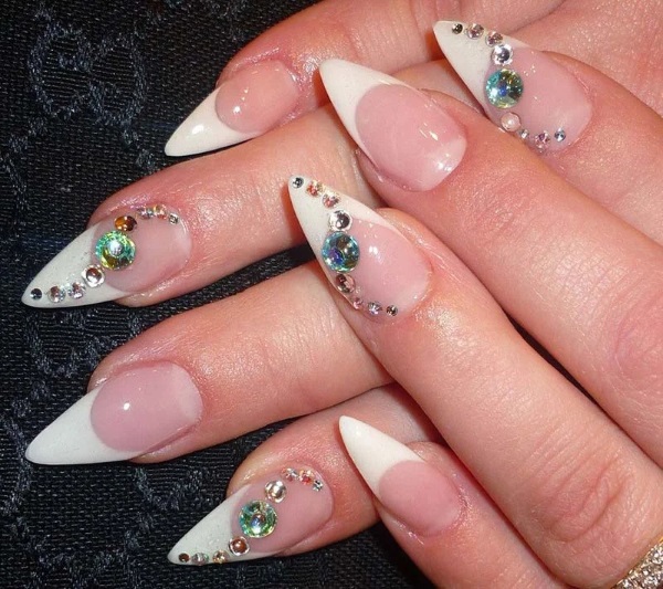 Manicure francesa com strass. Foto, tendências de design da moda. Como fazer goma-laca e polimento em gel