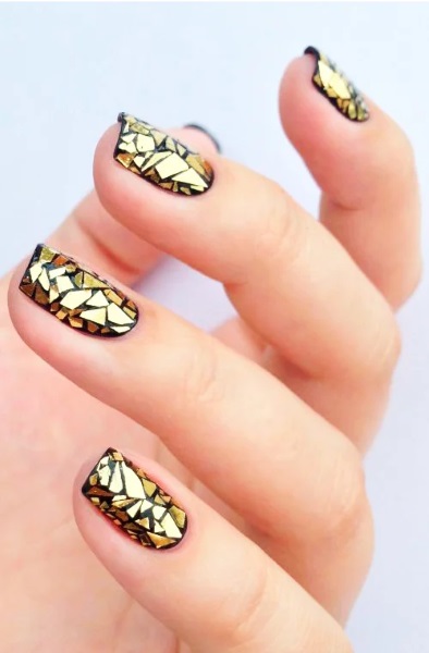 Manicure preta com ouro. Foto, desenho para unhas curtas, longas, tipo Dior, fosco, francês, com strass