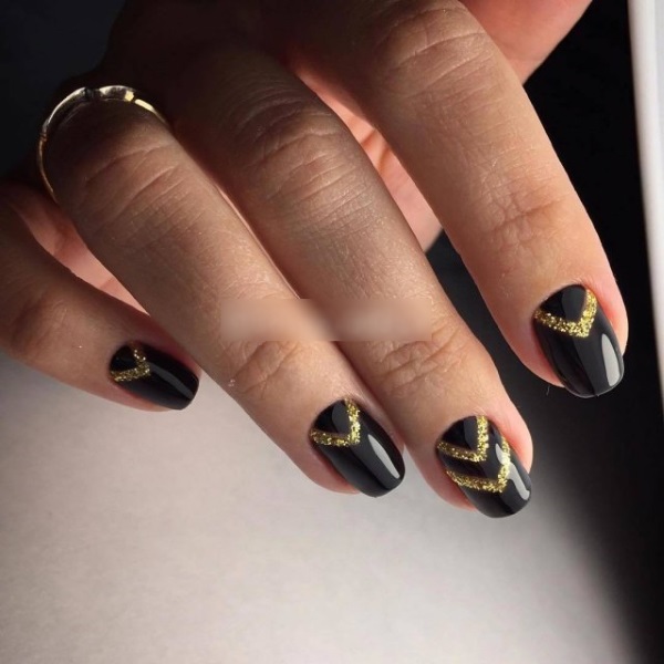 Manicure preta com ouro. Foto, desenho para unhas curtas, longas, tipo Dior, fosco, francês, com strass