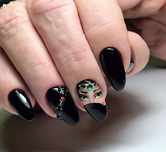 Manicure com verniz preto. Fotos, ideias de design com strass, brilhos, fricção, com ouro, prata