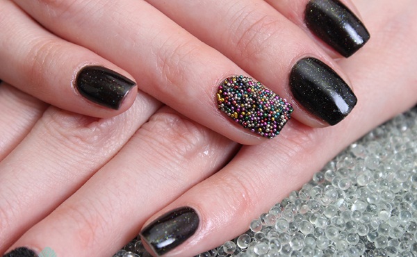 Manicure com verniz preto. Fotos, ideias de design com strass, brilhos, fricção, com ouro, prata