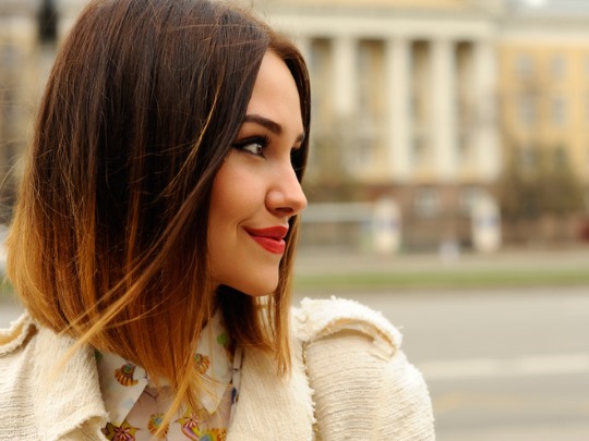 Coloração de cabelo em duas cores: topo escuro, fundo claro, topo claro, fundo escuro. Instrução e foto