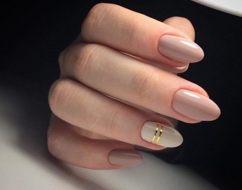 Manicure bege. Ideias de moda, foto mate, delicado em tons de bege