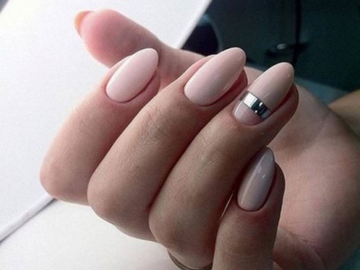 Design de unhas em formato de amêndoa 2024. Nova foto, linda, brilhante, francesa, com strass, brilhos