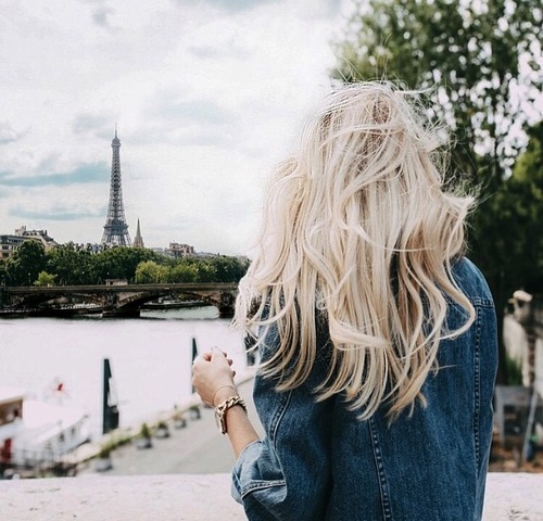 Photo de blondes de dos aux cheveux moyens et longs. Photos de filles sur avu