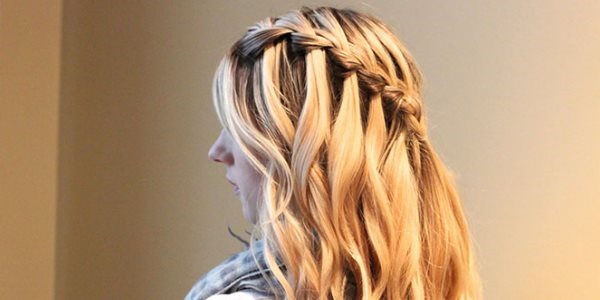 Penteados para cabelo médio para a escola em 5 minutos leves, rápidos, lindos, com franja para todos os dias, 1º de setembro, formatura