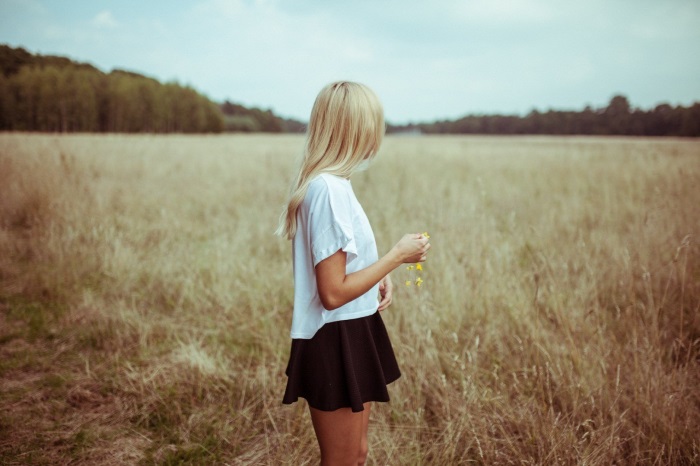 Photo de blondes de dos aux cheveux moyens et longs. Photos de filles sur avu