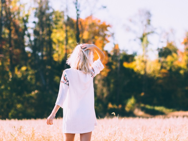 Photo de blondes de dos aux cheveux moyens et longs. Photos de filles sur avu