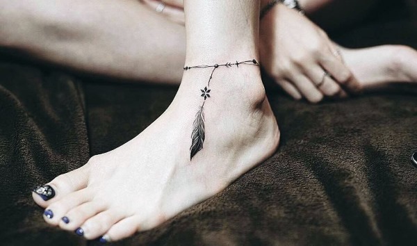 Esboços de pequenas tatuagens para meninas no pulso, braço, perna com significado, o significado dos desenhos