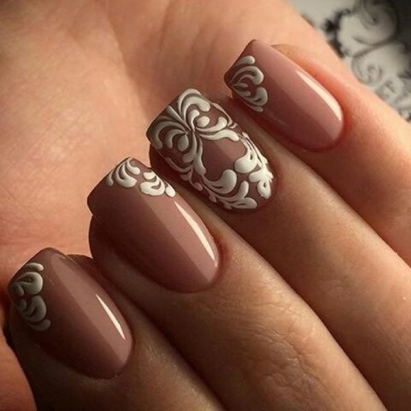 Manicure em cores claras, foto. Tendências da moda, novos itens