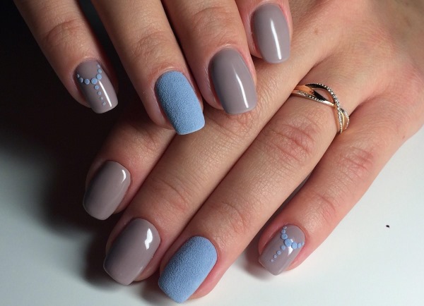 Manicure em cores claras, foto. Tendências da moda, novos itens