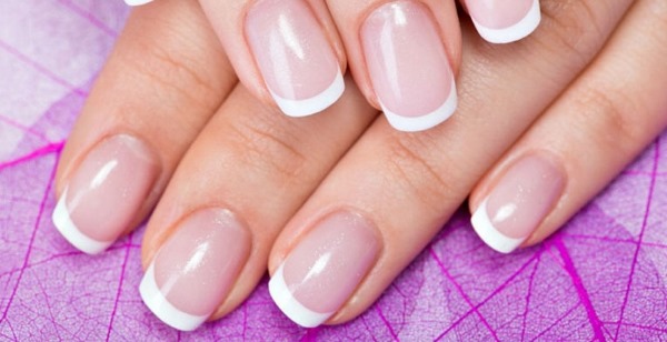 Manicure em cores claras, foto. Tendências da moda, novos itens